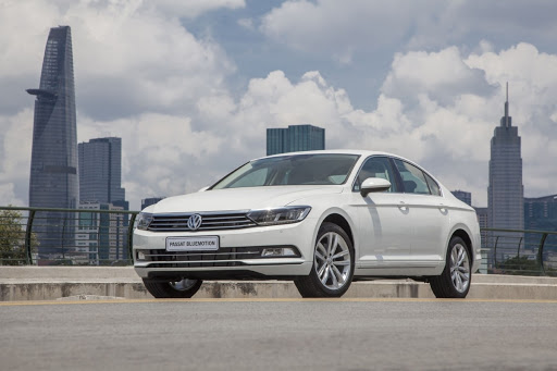 Volkswagen Passat giảm 100% phí trước bạ, giá ngang Honda Accord